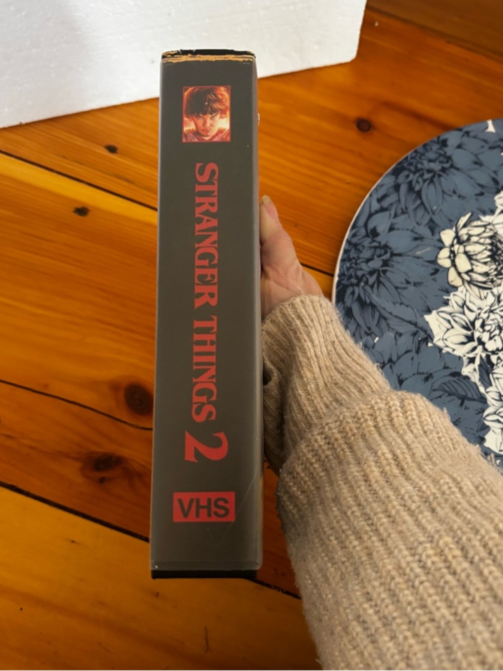 Stranger Things 2 VHS Style Collector’s Edition Netflix Box Set - Picture 8 of 8